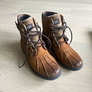 UGG Cecile Duck Boot size 9 - like new